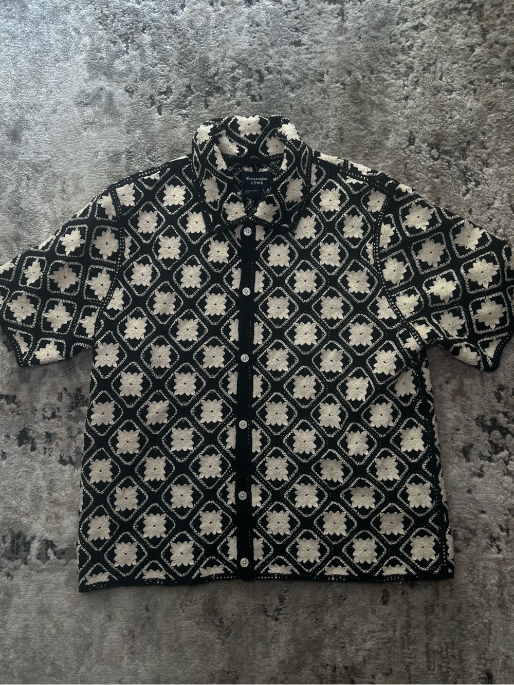 Abercrombie & Fitch Black and White Geometric Floral Button-Up Shirt